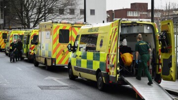 NHS: Στο «κόκκινο» τα βρετανικά νοσοκομεία - Χιλιάδες ασθενείς θα μεταφερθούν σε άλλες δομές