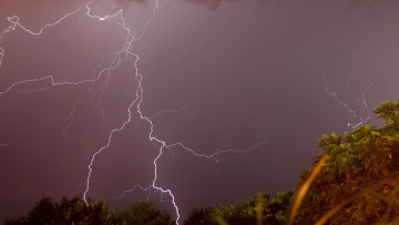 Καιρός: Νέο έκτακτο δελτίο από την ΕΜΥ για ισχυρές καταιγίδες με κεραυνούς και χαλάζι - Πότε επηρεάζεται η Αττική