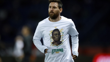  Πελέ: Με μπλουζάκι με το πρόσωπο του Βραζιλιάνου έκανε προθέρμανση ο Μέσι 