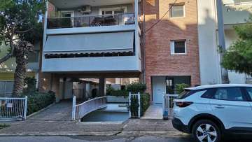 Ληστεία στο Παλαιό Φάληρο: «Προσπάθησα να λύσω πρώτα το παιδί μου», λέει η μητέρα 