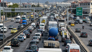 Κίνηση - Παγκόσμια μελέτη: 78 ώρες ετησίως κολλημένοι στους δρόμους οι Αθηναίοι