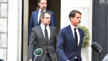 Στο Μέγαρο Μαξίμου οι τρεις γιοι του τέως βασιλιά Κωνσταντίνου - Δείτε φωτογραφίες 