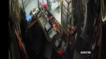 Θεσσαλονίκη: Διέρρηξε κατάστημα ψιλικών και συνελήφθη όταν πήγε να ζητήσει το χαμένο του κινητό - Δείτε βίντεο