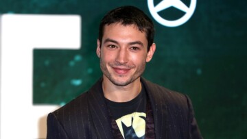 Ο Έζρα Μίλερ θα δηλώσει ένοχος για διάρρηξη και κλοπή ώστε να γλιτώσει τα 26 χρόνια φυλάκισης