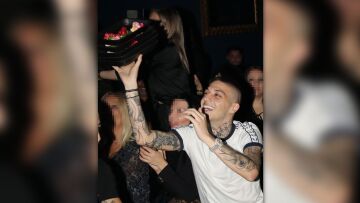  Trannos: Ο τράπερ διασκέδασε στα μπουζούκια με τη μητέρα του - Δείτε φωτογραφίες 