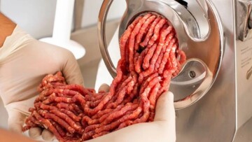 Ηράκλειο: Απεγκλώβισαν το χέρι της 26χρονης από την μηχανή του κιμά 