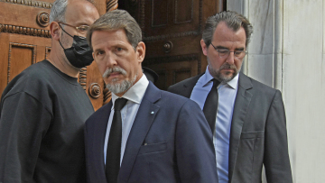 Τέως βασιλιάς Κωνσταντίνος: Στη Μητρόπολη για τις λεπτομέρειες της κηδείας οι γιοι του, Νικόλαος και Παύλος