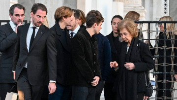 Τέως βασιλιάς Κωνσταντίνος: Δείτε ποιοι εστεμμένοι θα έρθουν στην κηδεία και πού θα καταλύσουν