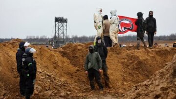 Γερμανία: Χιλιάδες κόσμου διαδήλωσαν κατά του αφανισμού ενός χωριού χάριν επέκτασης ενός ορυχείου