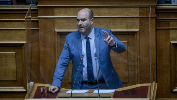 Μαρκόπουλος (ΝΔ): Επίθεση με αεροβόλο όπλο στο γραφείο του - Έσπασε τζαμαρία