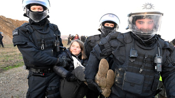 Γερμανία: Υπό κράτηση η Γκρέτα Τούνμπεργκ μετά τις επεισοδιακές διαδηλώσεις