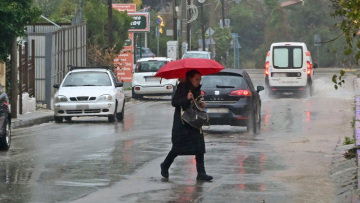 Καιρός: Βροχές και... ζέστη αύριο - Νησιά, Ήπειρος και Θράκη στο «μάτι» της κακοκαιρίας