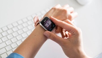 Η νέα λειτουργία στο Apple Watch και το iPhone για να μην χάνεις ποτέ το ξυπνητήρι σου