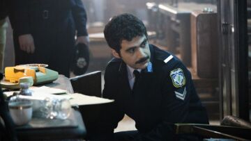 Αυτή η νύχτα μένει: Σαν κυνηγημένο αγρίμι ο Μίλτος πέφτει στα πόδια της μητέρας του