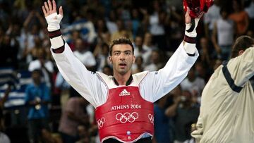 Δώρα Τζαμπάζη: «Για εσένα, που είχες ευχηθεί καρκίνο στον άντρα μου», συγκλονίζει η σύζυγος του Αλέξανδρου Νικολαϊδή