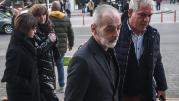 Δίκη Άλκη Καμπανού: «Δύσκολη ημέρα, αλλά έχω αντοχές», δήλωσε ο πατέρας του 