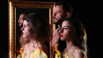 Σπεράντζα Βρανά: Το βιβλίο της «Το τίμιο μπορντέλο» γίνεται παράσταση  στο Θέατρο Αλκμήνη