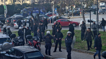Θεσσαλονίκη: Στα δικαστήρια οι 12 κατηγορούμενοι για τη δολοφονία του Άλκη - Τους αποδοκίμασαν