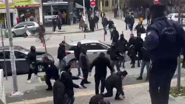 Δίκη Άλκη Καμπανού: Επεισόδια έξω από το δικαστήριο στη δίκη για τη δολοφονία του