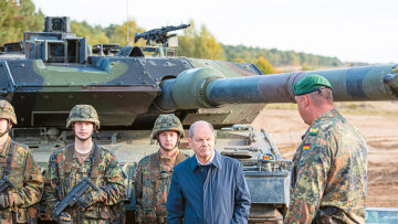 Σολτς: Δεν τίθεται θέμα αποστολής μαχητικών αεροσκαφών ή χερσαίων δυνάμεων στην Ουκρανία