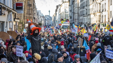 Γαλλία: Ανυποχώρητη η κυβέρνηση, παρουσιάζει σήμερα τη μεταρρύθμιση του συνταξιοδοτικού