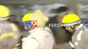 Ινδία: Φόβοι για πολλά θύματα από κατάρρευση πολυκατοικίας στο Λούκνοου - Τουλάχιστον 25 παγιδευμένοι