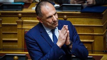 «Ένοχος ένοχο ου ποιεί»: Η απάντηση Γεραπετρίτη στον Τσίπρα και το απόσπασμα από τον Λυσία