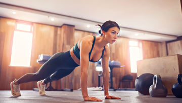 Η top άσκηση που γυμνάζει όλο το σώμα και καίει 10 θερμίδες το λεπτό