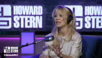 Πάμελα Άντερσον: «Όταν έγραφα τα απομνημονεύματά μου είχα πάρει 12 κιλά»