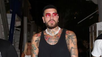 Snik: «Σηκωθείτε από τον καναπέ, δουλέψτε, κάντε κάτι να βγάλετε τα λεφτά σας»