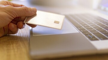 Πάτρα: Πλήρωσε ηλεκτρονικά 11.000 ευρώ για αυτοκίνητο και… ακόμα περιμένει