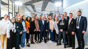 Βλαντιμίρ Πούτιν: Έβαλε παπούτσια με τακούνι σε συνάντηση με φοιτητές