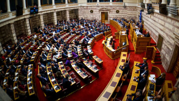 Βουλή: Live η συζήτηση για το «μπλόκο» στα «κόμματα Κασιδιάρη»