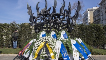 Θεσσαλονίκη: Με το ηχηρό μήνυμα «ποτέ ξανά» η εκδήλωση μνήμης στο Μνημείο του Ολοκαυτώματος των Εβραίων της πόλης