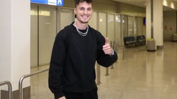 Ολυμπιακός: Έφτασε στην Αθήνα ο Κανός 