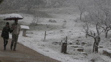 Καιρός: Καταιγίδες σήμερα στα νότια - Πότε θα χιονίσει σε χαμηλά υψόμετρα