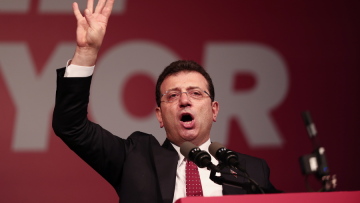 Ιμάμογλου: Κοροϊδεύει και μιμείται τον Ερντογάν μετά την κατσάδα του σε νομάρχη on camera