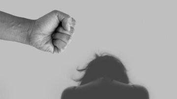 Ηράκλειο: Επεισόδιο ενδοοικογενειακής βίας - Επιτέθηκαν στην 90χρονη μητέρα τους και την αδερφή τους