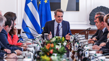 Μητσοτάκης: Με δέκα νομοθετικές πρωτοβουλίες αντιδρά στα «ψευτοεπικοινωνιακά νταηλίκια» του ΣΥΡΙΖΑ 