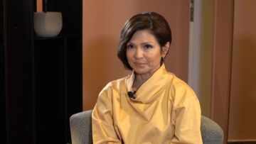 Ταμίλα Κουλίεβα: Ο γιος μου γεννήθηκε στο σπίτι, στο νερό και φανταστείτε ότι αυτό έγινε 32 χρόνια πριν