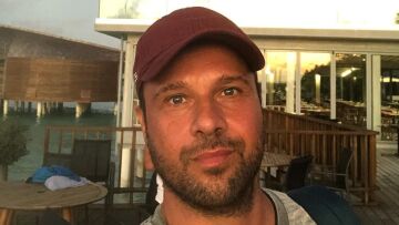 Μέμος Μπεγνής: «Θαυμάστρια με απειλούσε, γιατί δεν δέχτηκα να πάω για καφέ μαζί της»  