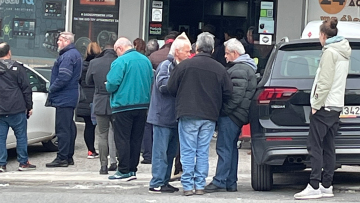 Κακοκαιρία Μπάρμπαρα: Ουρές στα καταστήματα που πουλούν αντιολισθητικές αλυσίδες