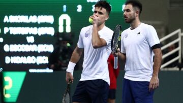 Davis Cup: Τσιτσιπάς Π./Σκορίλας - Εσκομπάρ/Ιντάλγκο 0-2: Παράταση στην αγωνία 