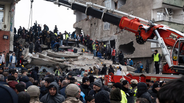 Σεισμός στην Τουρκία - Δύο γερμανικές οργανώσεις διάσωσης ανέστειλαν τη δράση τους λόγω προβλημάτων ασφαλείας
