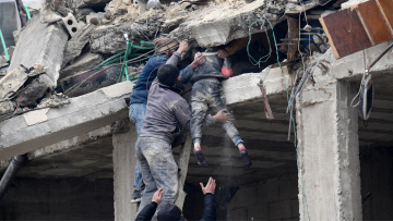 Σεισμοί σε Τουρκία - Συρία: «Αγώνας δρόμου» για τη διάσωση των εγκλωβισμένων - Πάνω από 5.000 οι νεκροί