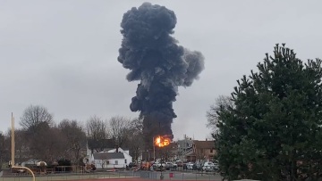 Μακριά από τα σπίτια τους για τέταρτη ημέρα χιλιάδες Αμερικανοί από τον εκτροχιασμό αμαξοστοιχίας με χημικά