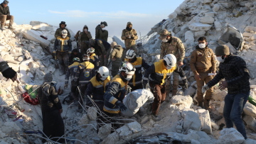 Σεισμός σε Τουρκία - Συρία: Δραματικές εικόνες στο Χαλέπι - Επιζώντες αναζητούν συγγενείς τους στα χαλάσματα