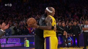 ΛεΜπρόν: Ο Καρίμ Αμπντούλ Τζαμπάρ του παρέδωσε την μπάλα και το ρεκόρ