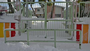 Κακοκαιρία «Μπάρμπαρα»: Σε ποιες περιοχές θα είναι κλειστά τα σχολεία την Πέμπτη - Τι θα ισχύσει για την Αττική 