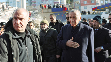 Σεισμός στην Τουρκία: Οργή κατά Ερντογάν για το 12ωρο λουκέτο στο Twitter